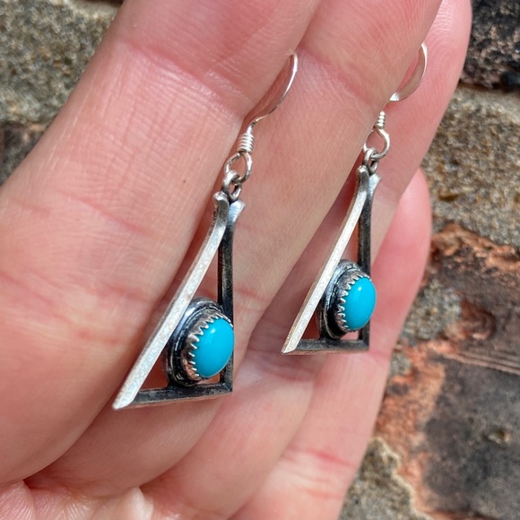 Sold 📣 Vintage Triangle Turquoise & Sterling Earrings - Picture 9 of 13